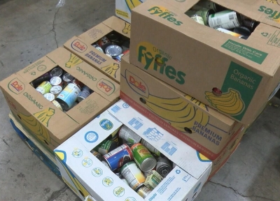 boxes of food. Photo: KEZI